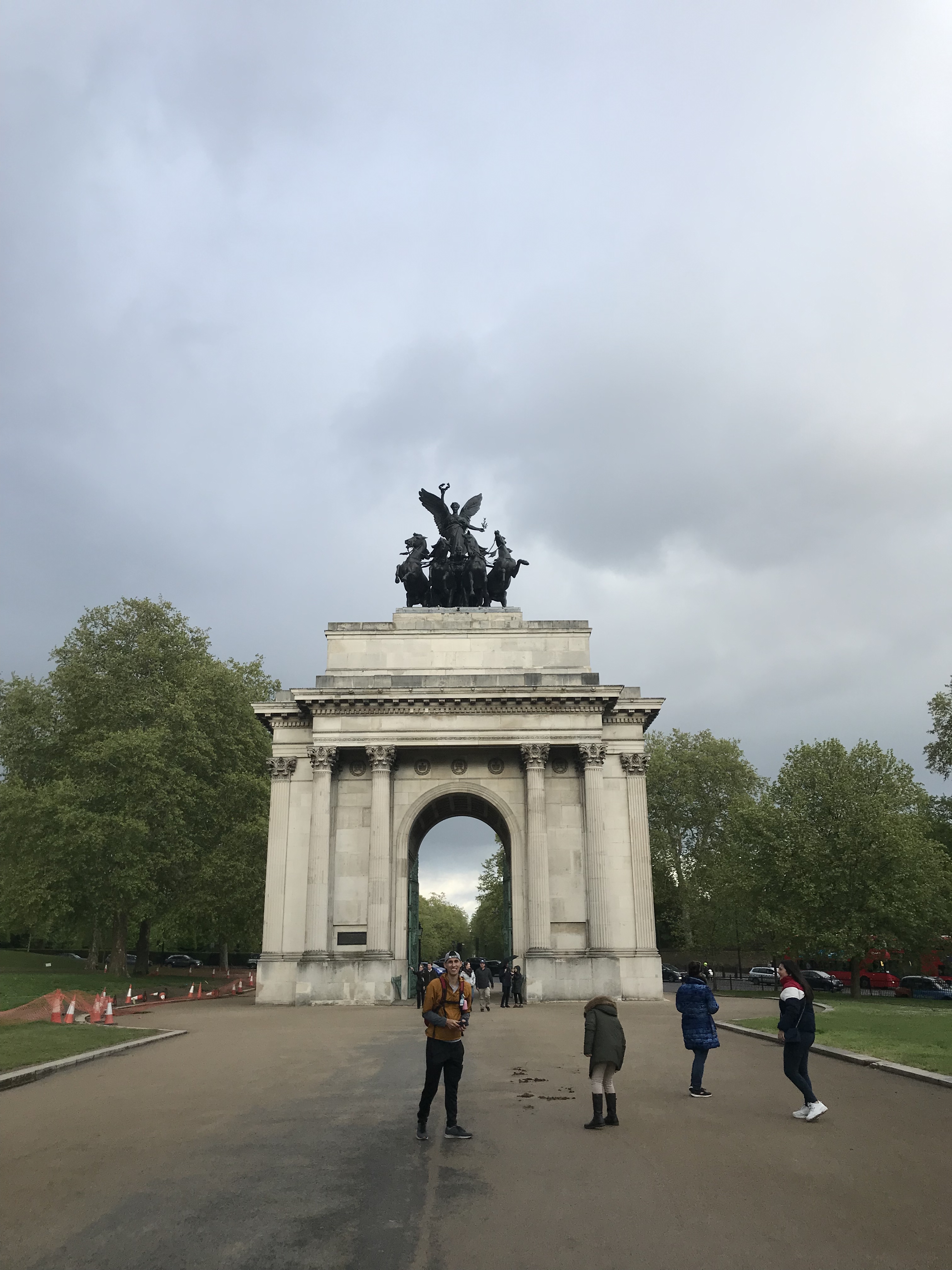 Walking through Wellington Arch before the second storm.